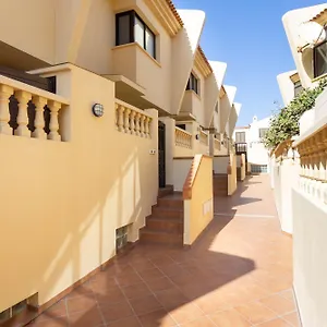 https://medano-townhouse.adeje-hotels.com
